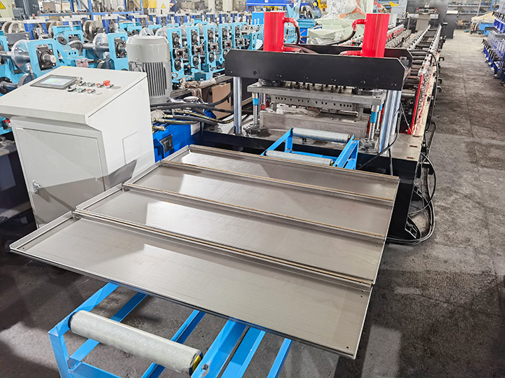 Automatic metal bellow forming machinee